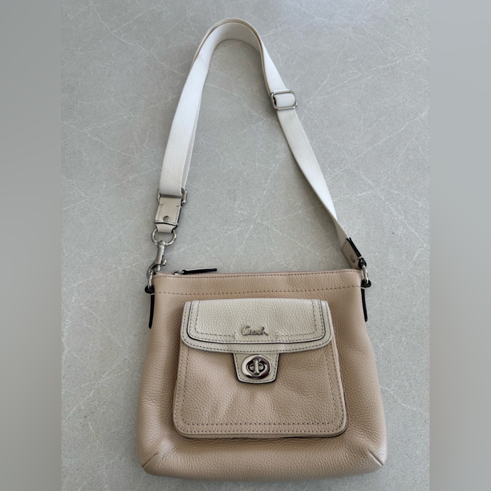 Coach Park Campbell Two Tone Pebbled Leather Swingpack Crossbody Bag Luxury